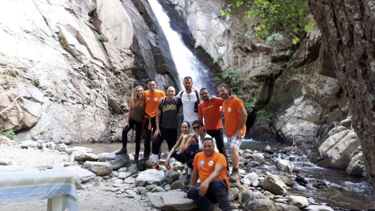 L’attrice e modella MORENA SALVINO insieme alla conduttrice televisiva ALESSIA VENTURA partecipano alle nostre attività adrenaliniche in Cascata portando i visitatori a 3000 in 2 anni nella Valle del Savuto